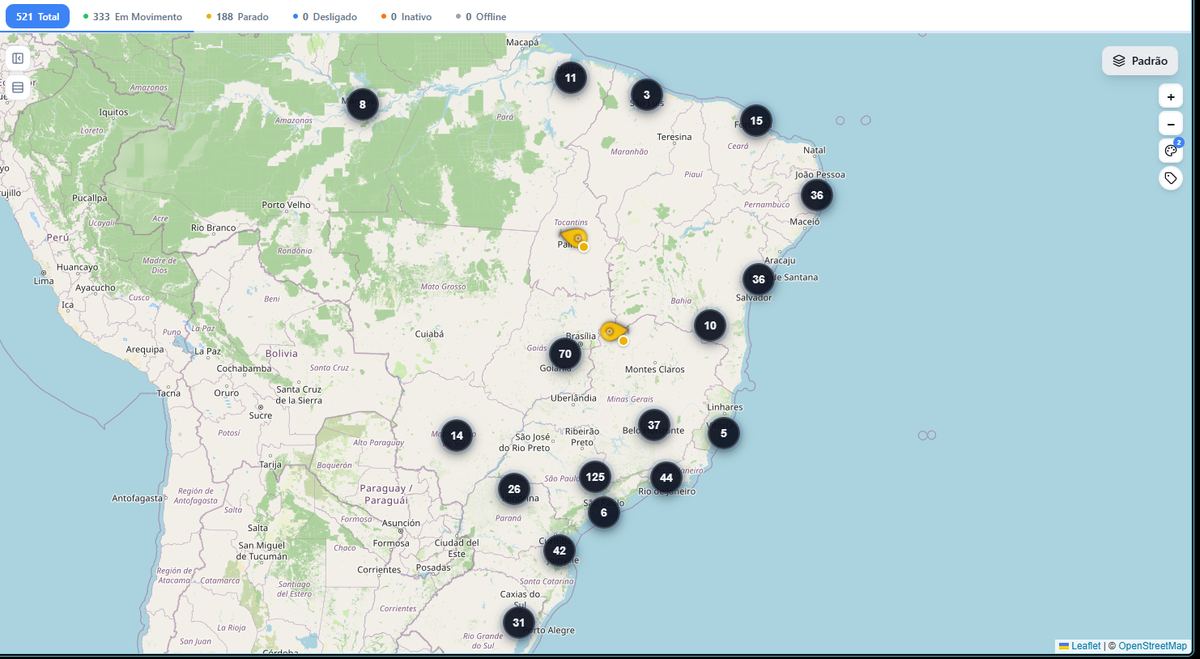 Fleet management screen: a map with vehicles grouped by region and a vehicle list with plate, driver and status
